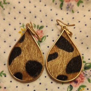 VTG Gold Toned Teardrop Leopard Print Earrings - Women Jewelry